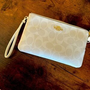 White Coach Wallet 🤍